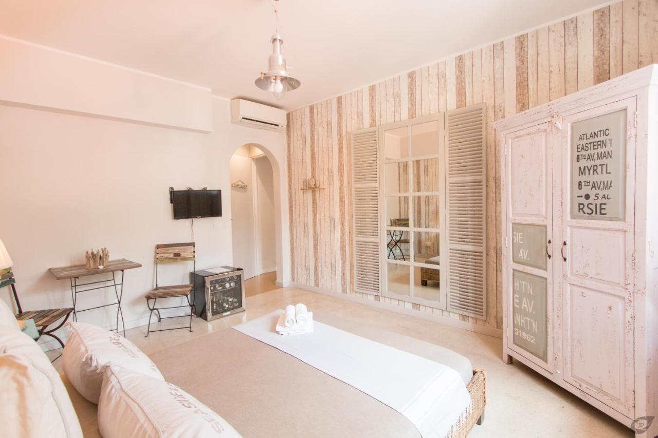 Le Pietrasantine - Centro Storico Bed & Breakfast *