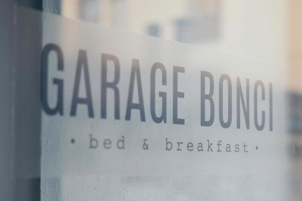 Le Pietrasantine - Centro Storico Bed & Breakfast