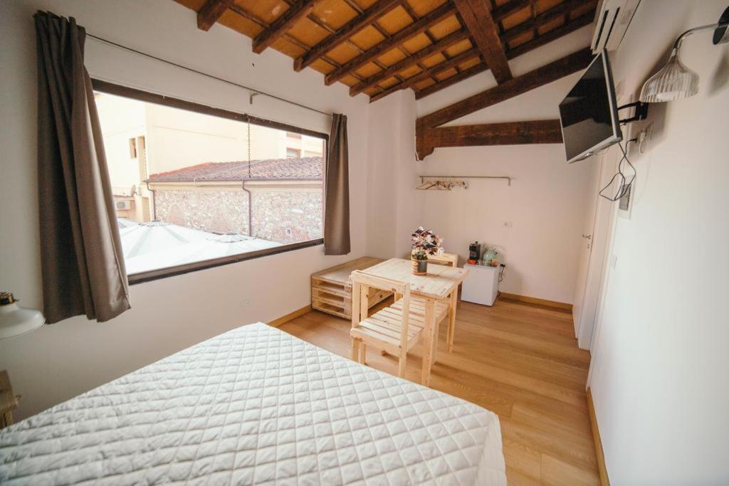 Le Pietrasantine - Centro Storico Bed & Breakfast